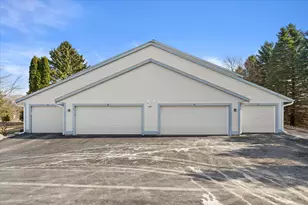 601 Barrington Ct, West Bend, WI 53095 - Photo 3