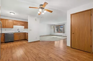 601 Barrington Ct, West Bend, WI 53095 - Photo 19