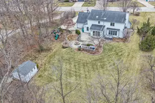 N51W16948 Fair Oak Pkwy, Menomonee Falls, WI 53051 - Photo 3