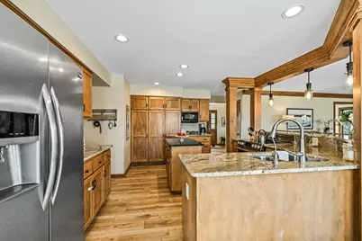 N51W16948  Fair Oak Pkwy, Menomonee Falls, WI 53051 - Photo 17