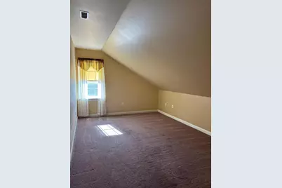 8648 S Roxbury Way, Oak Creek, WI 53154 - Photo 11