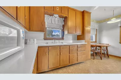 1716  Norma Ct, Sheboygan, WI 53081 - Photo 7