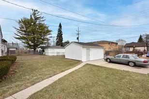 3520 N 77th St, Milwaukee, WI 53222 - Photo 23