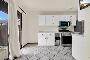 1621 W Edgerton Ave, Milwaukee, WI 53221 - Photo 9