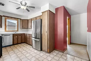 2014 Markham St, Manitowoc, WI 54220 - Photo 7
