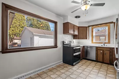 2014  Markham St, Manitowoc, WI 54220 - Photo 3