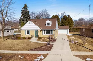 2014 Markham St, Manitowoc, WI 54220 - Photo 1