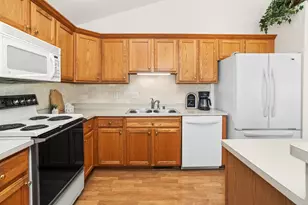 N96W14204 Knollcrest Ct, Germantown, WI 53022 - Photo 5