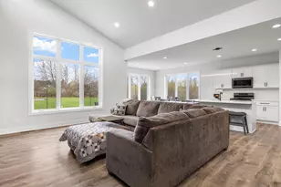 3318 Limerick Ln, Sheboygan, WI 53083 - Photo 9