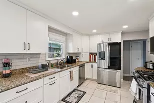 9035 W Morgan Ave, Milwaukee, WI 53228 - Photo 11