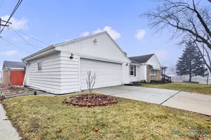 4630 W Anthony Dr, Greenfield, WI 53219 - Photo 5