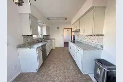 4630 W Anthony Dr, Greenfield, WI 53219 - Photo 9