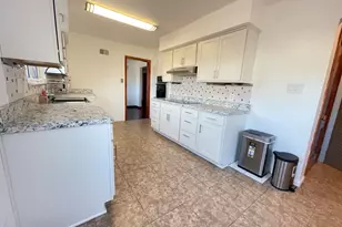 4630 W Anthony Dr, Greenfield, WI 53219 - Photo 9