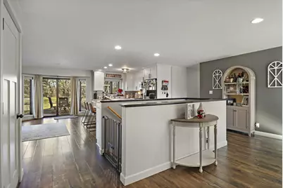 1212  Laurel Ln, Racine, WI 53139 - Photo 3