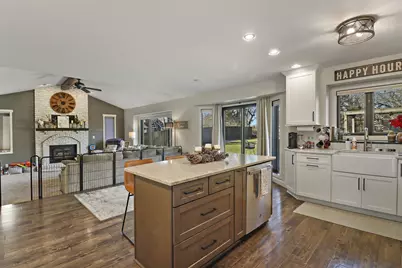 1212  Laurel Ln, Racine, WI 53139 - Photo 5