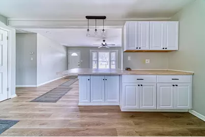 405 W Sugar Ln, Glendale, WI 53217 - Photo 9