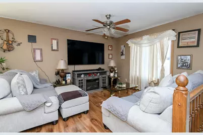 1901  Woodburn Rd #D, Waukesha, WI 53188 - Photo 5