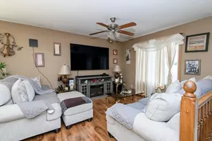 1901 Woodburn Rd, Waukesha, WI 53188 - Photo 5