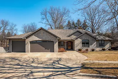 432  Stonewall Ct, Burlington, WI 53105 - Photo 1