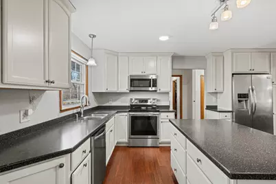 W137S6940  Clarendon Pl, Muskego, WI 53150 - Photo 5