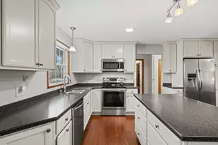 W137S6940 Clarendon Pl, Muskego, WI 53150 - Photo 5