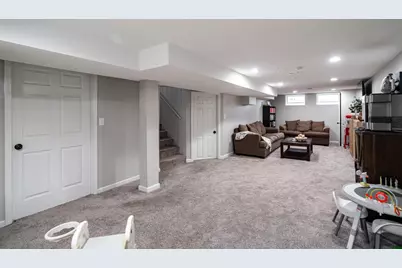 332  Greenmeadow Dr, Waukesha, WI 53188 - Photo 33