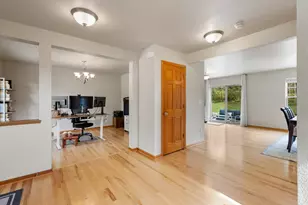 W273N2420 Arlington Ct, Pewaukee, WI 53072 - Photo 17