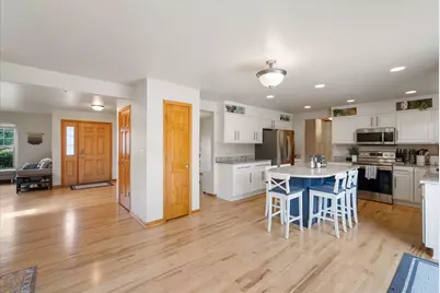 W273N2420  Arlington Ct, Pewaukee, WI 53072 - Photo 9