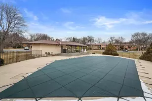 321 Park Hill Dr, Pewaukee, WI 53072 - Photo 17