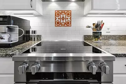 1624 N Farwell Ave, Milwaukee, WI 53202 - Photo 15