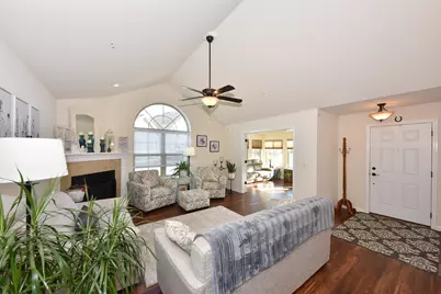 N50W25072  William Dr, Sussex, WI 53072 - Photo 9