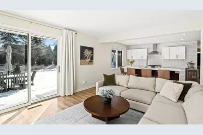 9062 N Lake Dr, Bayside, WI 53217 - Photo 7