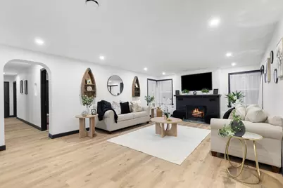 W156N8813  Pilgrim Rd, Menomonee Falls, WI 53051 - Photo 3