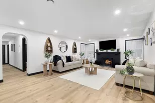 W156N8813 Pilgrim Rd, Menomonee Falls, WI 53051 - Photo 3