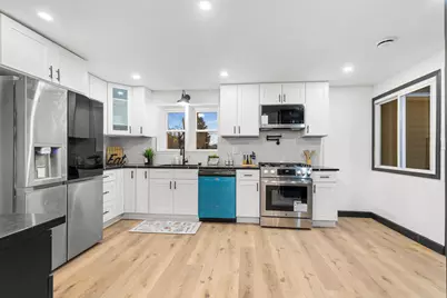 W156N8813  Pilgrim Rd, Menomonee Falls, WI 53051 - Photo 9