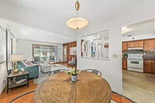 8112 W Daphne St, Milwaukee, WI 53223 - Photo 9