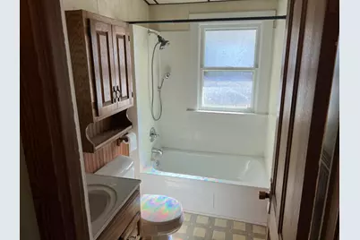 1711  Hamilton St #1713, Manitowoc, WI 54220 - Photo 9