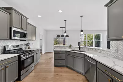 9483  Ashbury Ln, Pleasant Prairie, WI 53158 - Photo 5