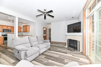 401 W Aspen Dr #7, Oak Creek, WI 53154 - Photo 5