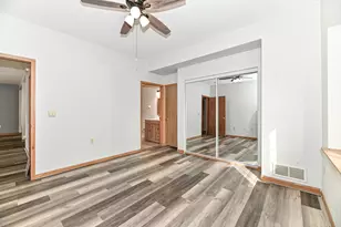 401 W Aspen Dr, Oak Creek, WI 53154 - Photo 23