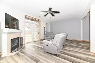 401 W Aspen Dr, Oak Creek, WI 53154 - Photo 7