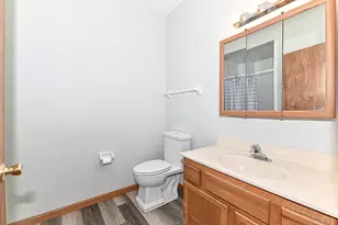 401 W Aspen Dr, Oak Creek, WI 53154 - Photo 29