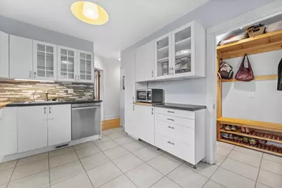 2005 E Beverly Rd, Shorewood, WI 53211 - Photo 11