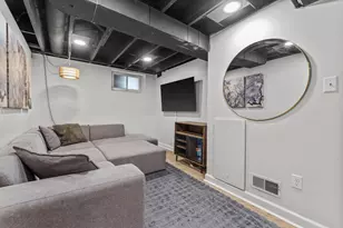 2005 E Beverly Rd, Shorewood, WI 53211 - Photo 25