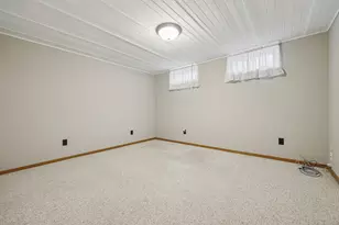 33810 Lynn Ln, Burlington, WI 53105 - Photo 31