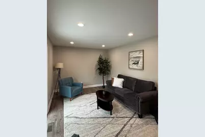 439 W Mall Rd, Glendale, WI 53217 - Photo 11