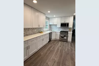 439 W Mall Rd, Glendale, WI 53217 - Photo 5