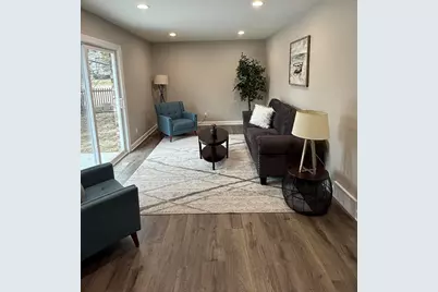 439 W Mall Rd, Glendale, WI 53217 - Photo 9