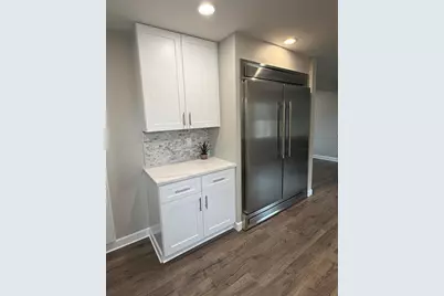 439 W Mall Rd, Glendale, WI 53217 - Photo 7