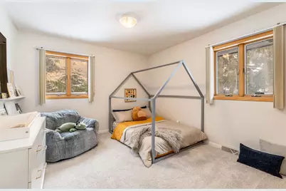 2620 W Garden Park Dr, Glendale, WI 53209 - Photo 17